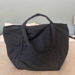 Baggu travel cloud bag in black, NWT